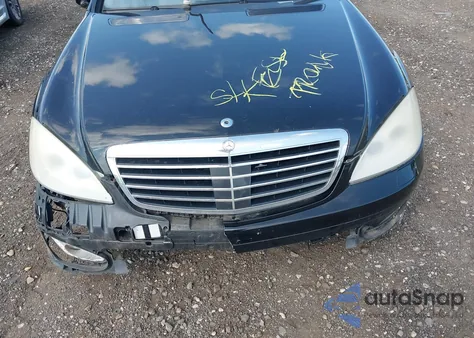 2007 Mercedes-Benz S 550 4Matic z USA, uszkodzony, nr VIN WDDNG86X37A098696